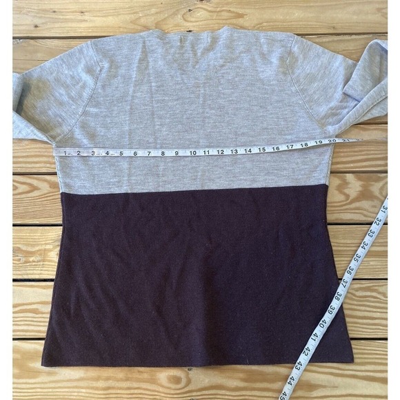 Urban Wool 100% Wool V Neck Sweater Size Medium Women’s Brown - Picture 6 of 7